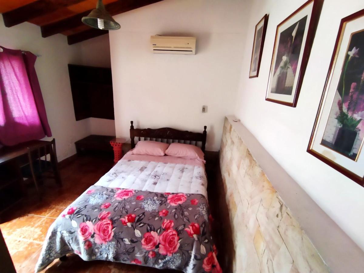 Hotel La Aparesida Areguá Екстериор снимка