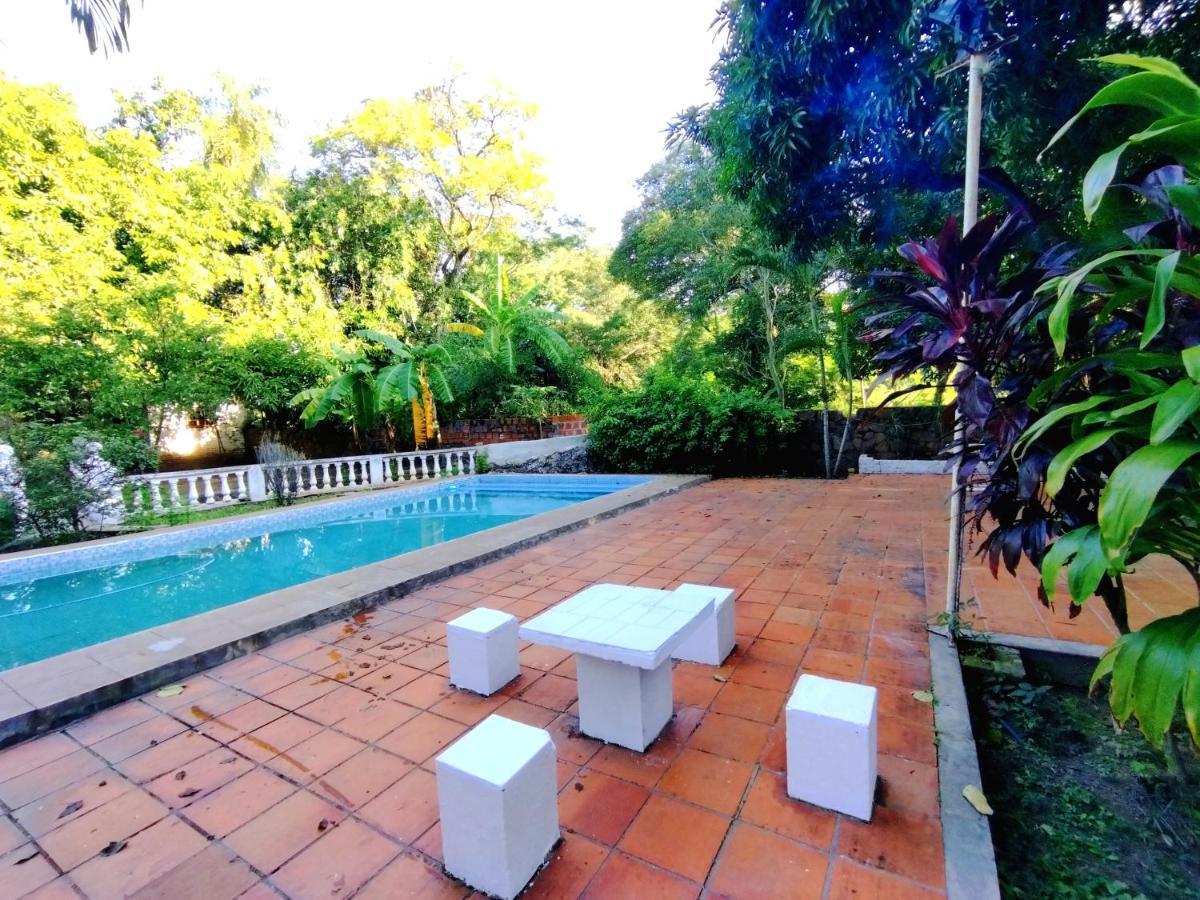 Hotel La Aparesida Areguá Екстериор снимка